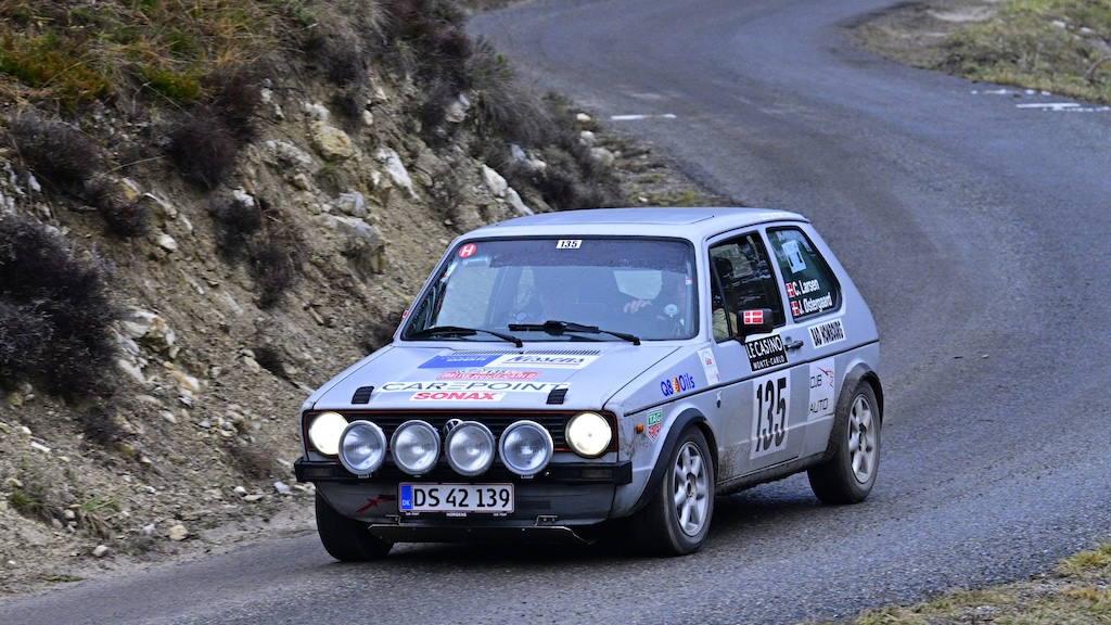 Chris Larsen og Jan Østergaard fik søndag gearkasseproblemer på deres VW Golf GTI fra 1982 og måtte udgå af Rallye Monte-Carlo Historique.
(Foto: Michael Eisenberg)